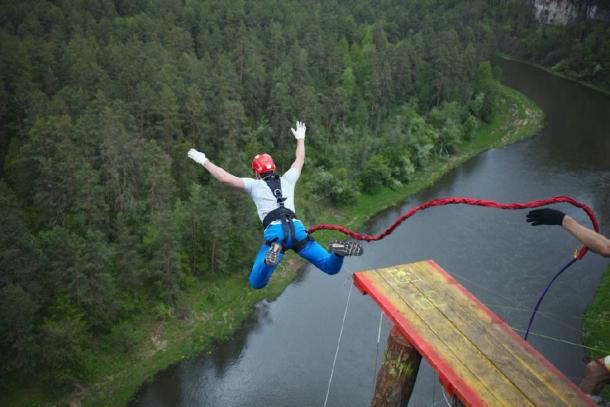 The modern bungee jump to show the similarities with the Pentecost’s land diving. (esalienko / Adobe stock)