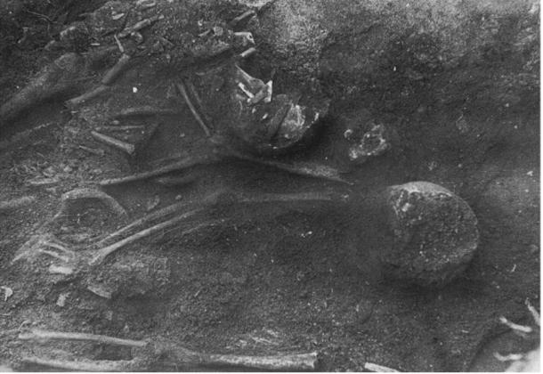 Photo of 1962 burial after detection on the first day.