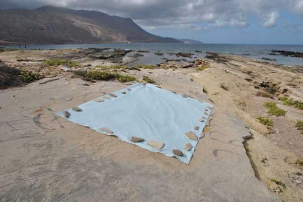 The site has been buried in haste to avoid further thefts. Babis Fassoulas, Author provided