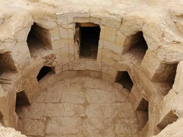 Una de las cámaras funerarias en el sitio recién descubierto de Gerza. (Ministerio de Turismo y Antigüedades)