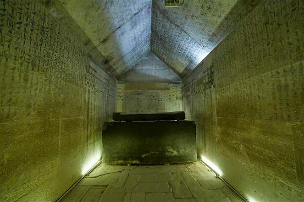 The burial chamber discovered within the tomb of Unas with its wall covered in engraved Pyramid Texts. Were these inscriptions ancient spells or trance incantations? (Sailingstone Travel / Adobe Stock)