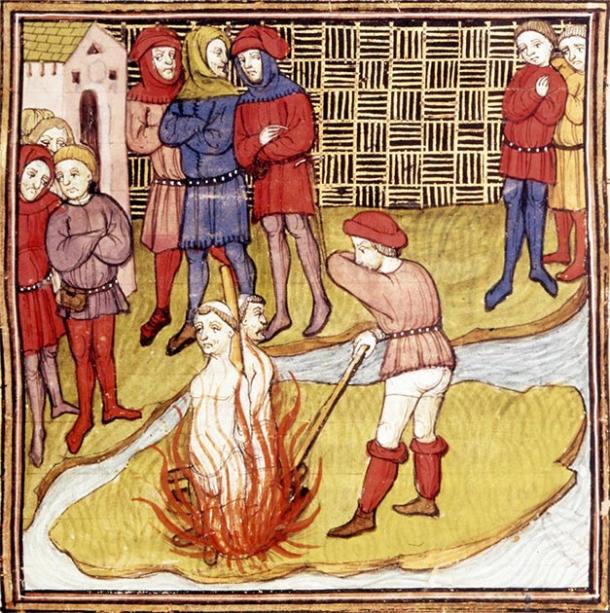 Depiction of the burning of the Grand Master of the Templars and another Templar on the orders of King Philip IV of France. From the Chroniques de France ou de St Denis. (Workshop of Virgil Master / Public domain)