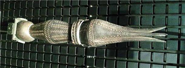 A cannibal fork used by a Fijian chief at cannibal feasts. (Yanajin33 / CC by SA 3.0)