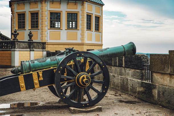 Old Imperial cannon next to the Friedrichsburg tower, Königstein fortress in Saxony Switzerland, Germany (igorgeiger / Adobe Stock)