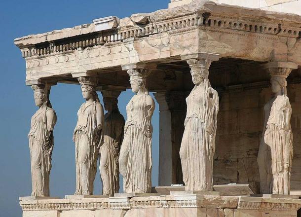 It was these six caryatids supporting the roof of the false south porch of the 5th century Erechtheion, on the Athenian acropolis, which led 17th century English and French publishers to the creation of the Ottoman-harem-in-Athens propaganda myth. (No machine-readable author provided / CC BY-SA 3.0)