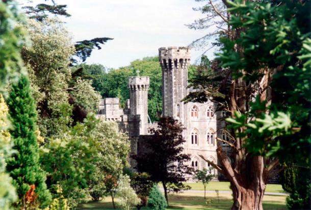 The castle is a beautiful example of Gothic-style architecture. (Jo & Steve Turner/CC BY-SA 2.0)