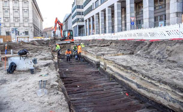 The causeway found on Berlin is remarkably well preserved. (Morgenpost)