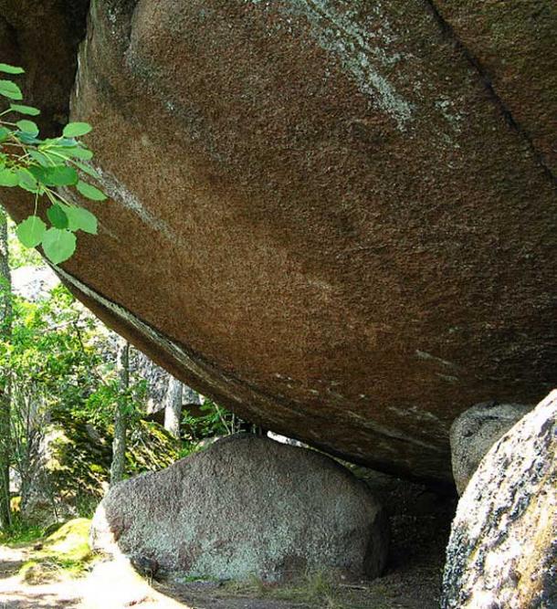 A cave on the island. (Anchor2009/CC BY SA 4.0)