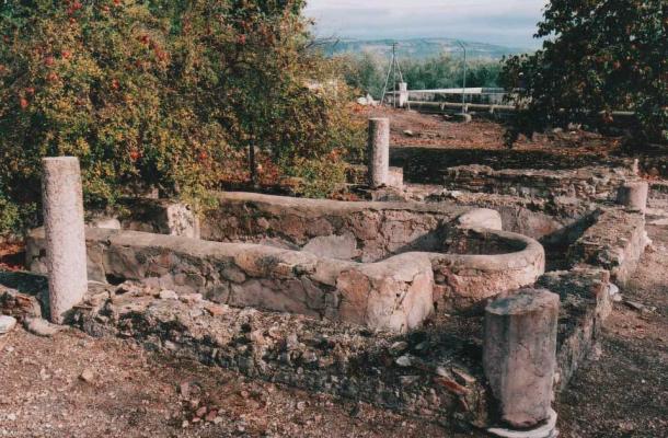 The central pond in the Villa del Mitra, Cabra, Spain (James Narmer – CC BY SA 4.0)
