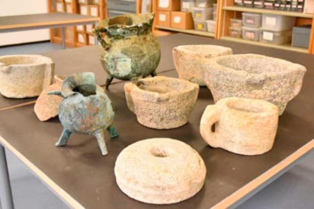 Artefactos del siglo XIII recogidos del naufragio. (Universidad de Bournemouth)