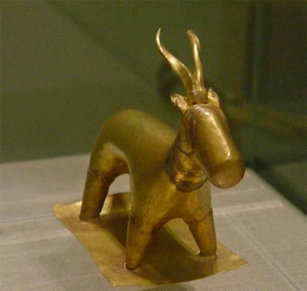  17th century AD gold ibex sculpture about 10 cm long made with lost-wax technique, from excavation on Santorini. (Public Domain)