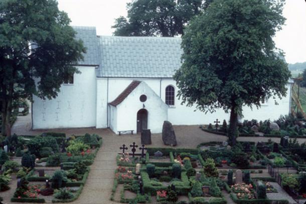The current church with the Jelling rune stones in front of it.