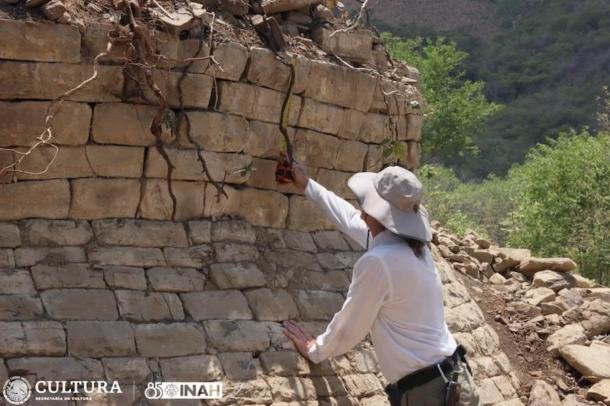 The structure was identified following a citizen report in May 2024, which notified the INAH of the discovery of a circular base. 