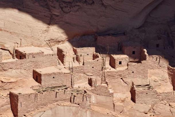 Viviendas de acantilados de nativos americanos en el sitio de las ruinas de Betatakin dentro de los límites del Monumento Nacional Navajo en Arizona, Estados Unidos. (Phil Gates/Adobe Stock)