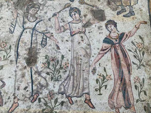 Un primer plano de las mujeres que bailan en el mosaico romano descubierto en la antigua ciudad de Germanicia, Kahramanmaraş, en el sur de Turquía. (Foto DHA)