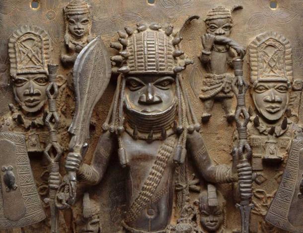 Eine Nahaufnahme einer der vielen Benin-Bronzen, die für das legendäre Königreich Benin und seine berühmten Walls of Benin-Erdwerke sprechen. (Historischer Verein)
