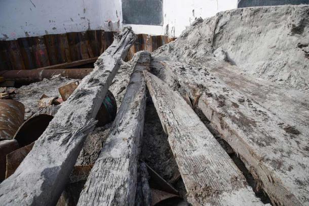 A closeup of the giant timbers that were used to construct the recent Tallinn Hanseatic League ship. (Patrik Tamm / ERR)