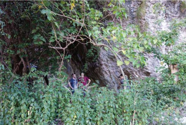 The eastern coastline of Taiwan near Donghe has several cave systems, including the Xiaoma Caves. Photo of the researchers in front of one of the larger Xiaoma caves (Mike Carson / CC BY NC ND 4.0)
