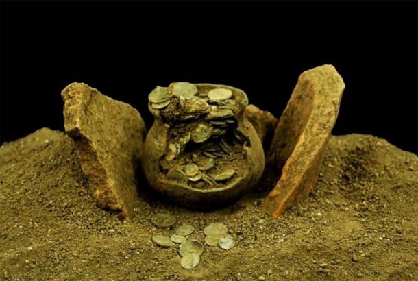 The ancient Roman coins were found in a jug that was protected by terracotta plates. (Aizanoi Excavation Directorate /Anadolu Agency)