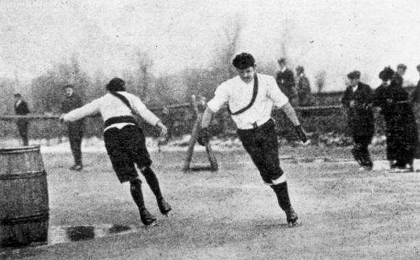 Skaters during a competition in 1899.