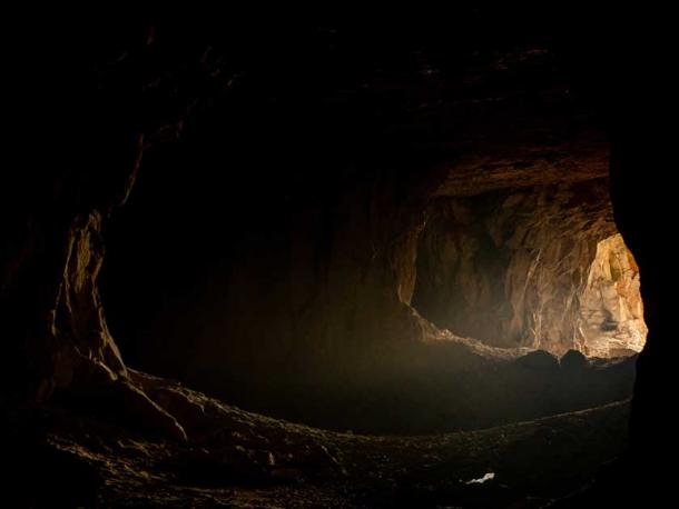 Konsep terowongan dan gua yang mengarah ke dunia bawah atau kota bawah tanah telah merasuki mitos budaya di seluruh dunia.  (vladimir / Adobe Stock)