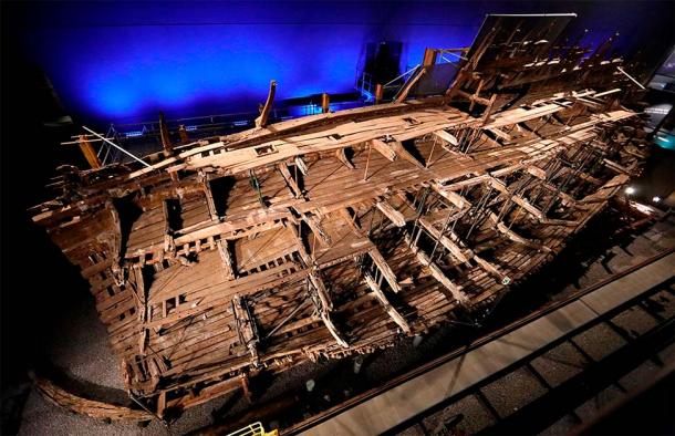 The conserved Mary Rose shipwreck on display. (Geni / CC BY-SA 4.0)