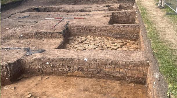 Photo showing the context layers along the rampart