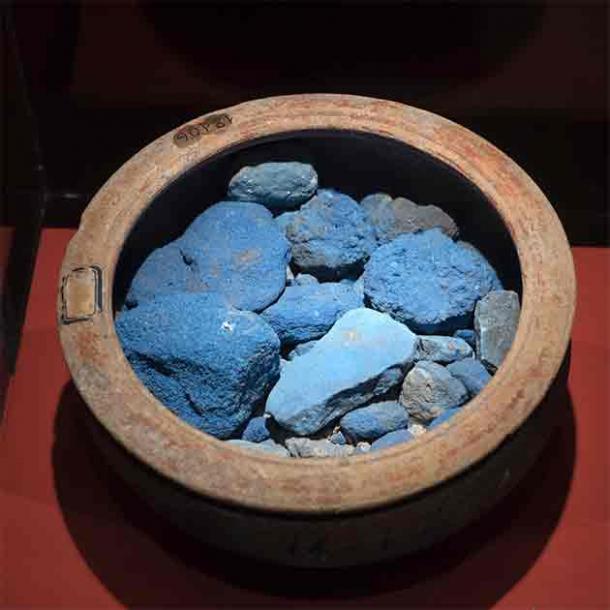 Cup containing Egyptian blue pigment from Pompeii. (Dan Diffendale / CC BY-NC-SA 2.0 DEED)