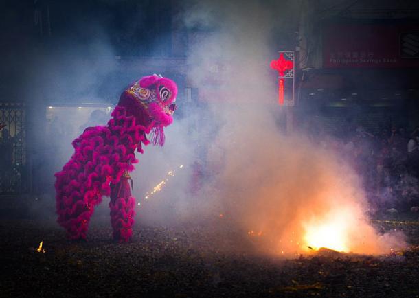 A dancing lion together with the sparkling firecrackers as a symbol of bringing good fortune and chase away evil spirits. Here it was performed at Binondo, Manila Philippines during Chinese New Year 2020 celebration. (CC BY-SA 4.0)