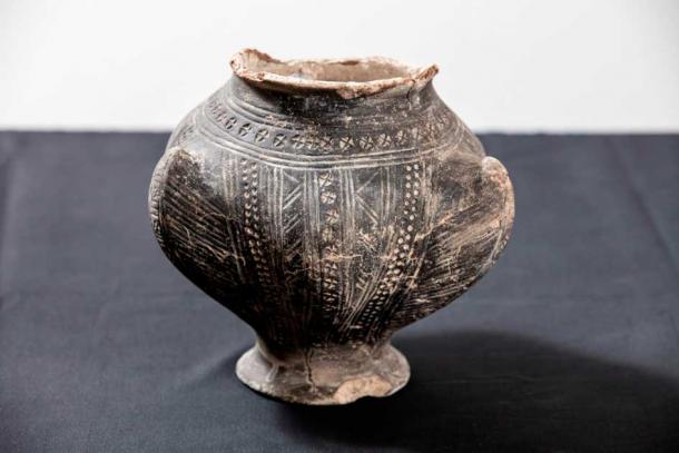 A 6th century decorative footed pedestal bückelurn with three horns, decorated with cross stamps, found in a grave at the HS2 Wendover Anglo-Saxon site. (HS2)