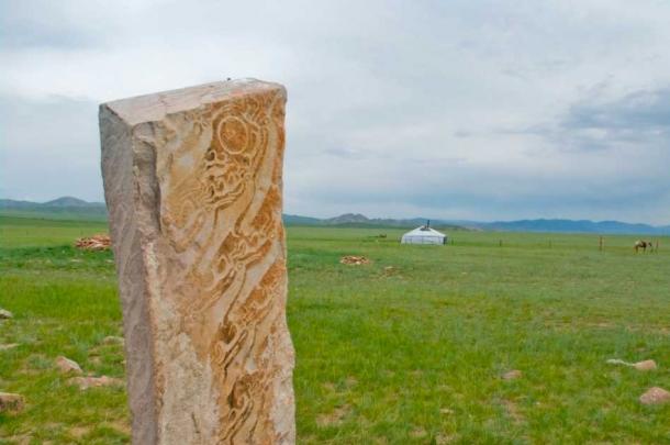 A Mongolian deer stone, with yurt in background (lamoix / CC BY 2.0)