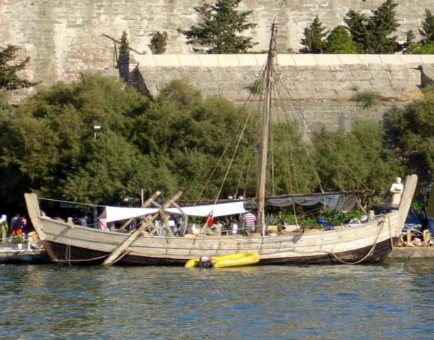 Goberna visited Turkey to see a reconstructed boat of the same design of a shipwreck from 1400 BC.