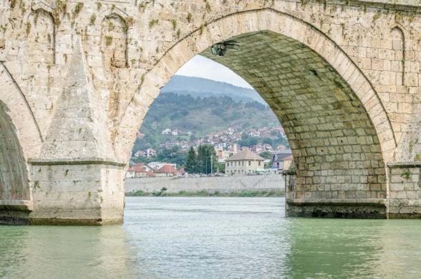 Detail of one of the eleven arches of the Mehmed Pasa Sokolovic Bridge (caocao191 / Adobe Stock)