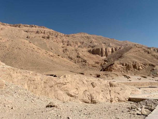A detailed look at the second target area in the Valley of the Queens. What could be under all of that loose rock debris in the foreground? Author’s own photo. (Author’s own photo)