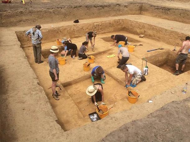 Η ανασκαφή στο Τζέρσεϋ όπου βρέθηκαν οι πέτρινες πλάκες της Μαγδαληνίας.  (Μουσείο φυσικής ιστορίας)