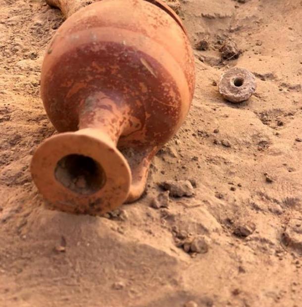 A diminutive lekythos, a small jar for keeping aromatic oils and perfumes, was found in the grave.
