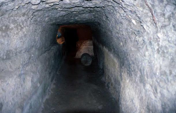 View down a subterranean aqueduct, Naples. (Tyler Bell / CC BY 2.0)