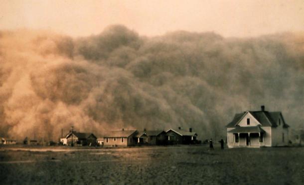A dust storm approaches Stratford, Texas, in 1935. 