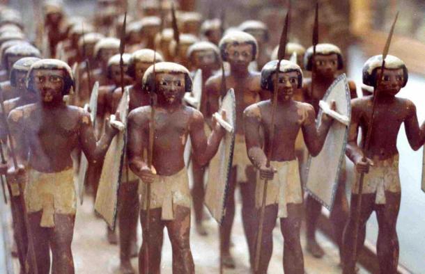 The early foot soldiers of                  Egypt, in the Middle Kingdom, had simple ancient                  Egyptian weapons: a shield, a spear and probably a                  dagger but not much more! Wooden figures of the Egyptian                  army of the 11th Dynasty found in the tomb of Mesehti.                  (Udimu / CC BY-SA 3.0)