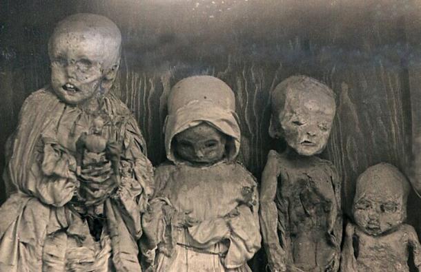 An eerie image of child mummies in the Capuchin Catacombs of Palermo, Sicily, Italy. (imgur)