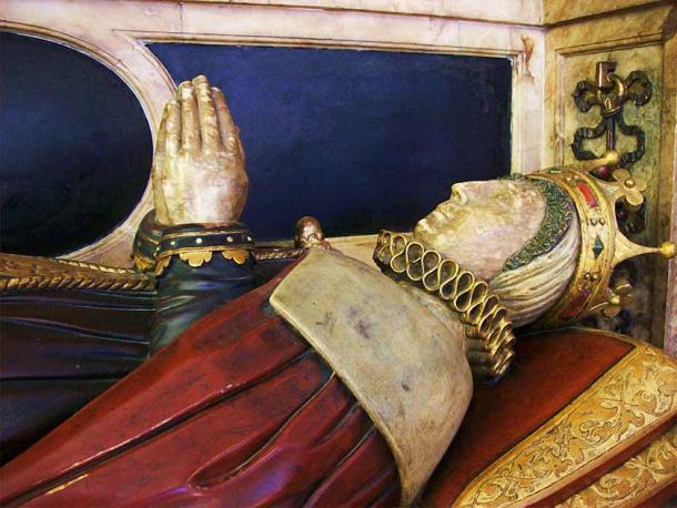 Tomb effigy of Bess of Hardwick (Elizabeth, Countess of Shrewsbury) in Derby Cathedral. (Poliphilo / CC0)
