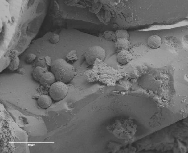 Secondary electron image of mineral chondrule in the carbonaceous chondrite meteorite. (Loughborough University)