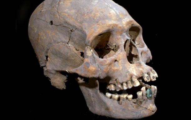 1,600-Year-Old Elongated Skull with Stone-Encrusted Teeth Found in Mexico Ruins