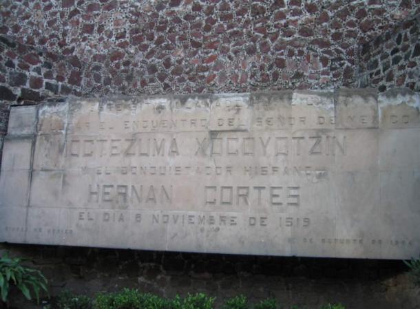 Plaque marking the location of the encounter of Mocetezuma Xocoyotzin and the Spanish Conquistador Hernán Cortés on November 8, 1519.
