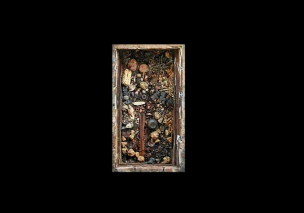 Un ejemplo de una de las cajas de ofrendas, la número 126, que puede llevar a los arqueólogos a localizar las cenizas cremadas del rey azteca perdido. (Mirsa Islas / INAH)