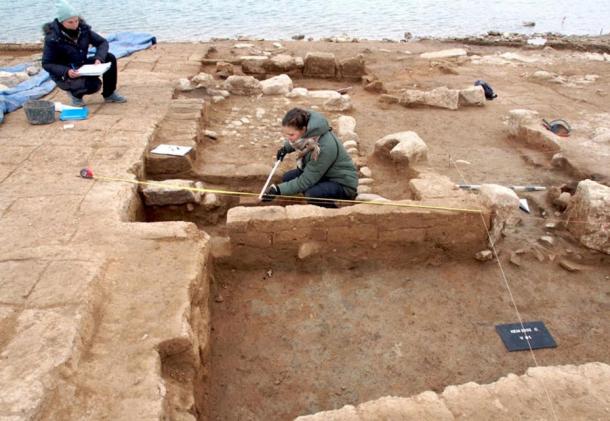 The excavated large buildings from the Mittani period are measured and archaeologically documented. (© Universities of Freiburg and Tübingen, KAO)
