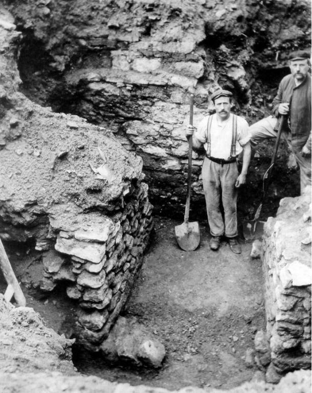While archaeologists have been excavating in Frankfurt for many years, the medieval history of the city remains a mystery. This photo, which shows the first city walls, was taken in 1906.