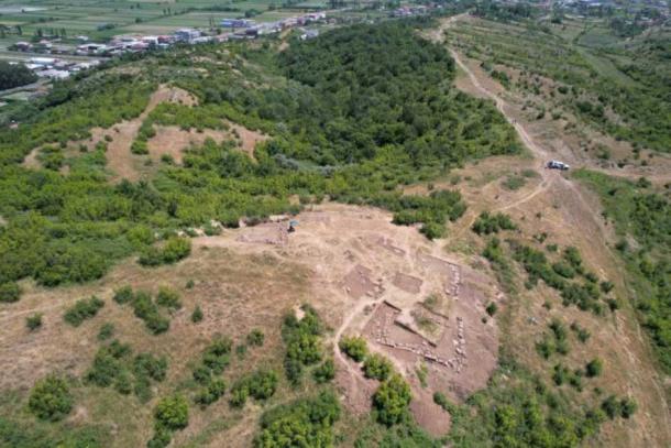 The excavation site on a hill next to the village of Bushat during archaeological research. (M. Lemke / Science in Poland)