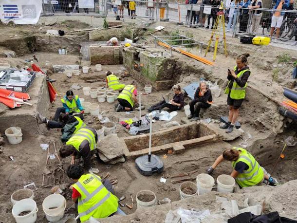 Burial vault unearthed in excavation of cemetery of Notre-Dame de Bruges. (Raakvlak)