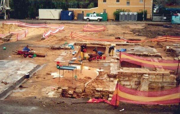 An excavation at the corner of Charles and George Street revealed Indigenous and historic remains survived the construction of a factory here in the 1950s. The site has now been destroyed by subterranean car parking for apartments. (Jo McDonald CHM 2005 report / The Conversation)
